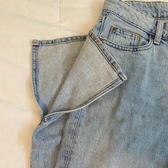 H&M Light Wash Denim Jeans - Picture 3 of 10